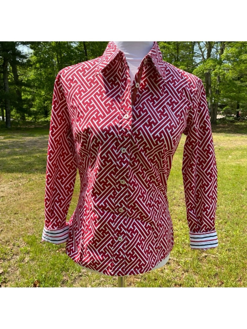 TIZZIE TOP BUTTON DOWN BLOUSE RED WHITE GEOMETRIC FITTED STRETCH COTTON Size S